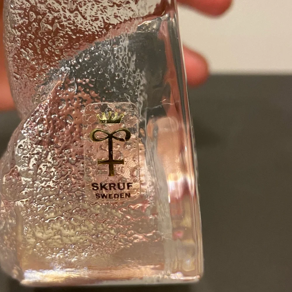 Lars Hellstun Skruff Swedish Glass Paperweight - Picture 4 of 7